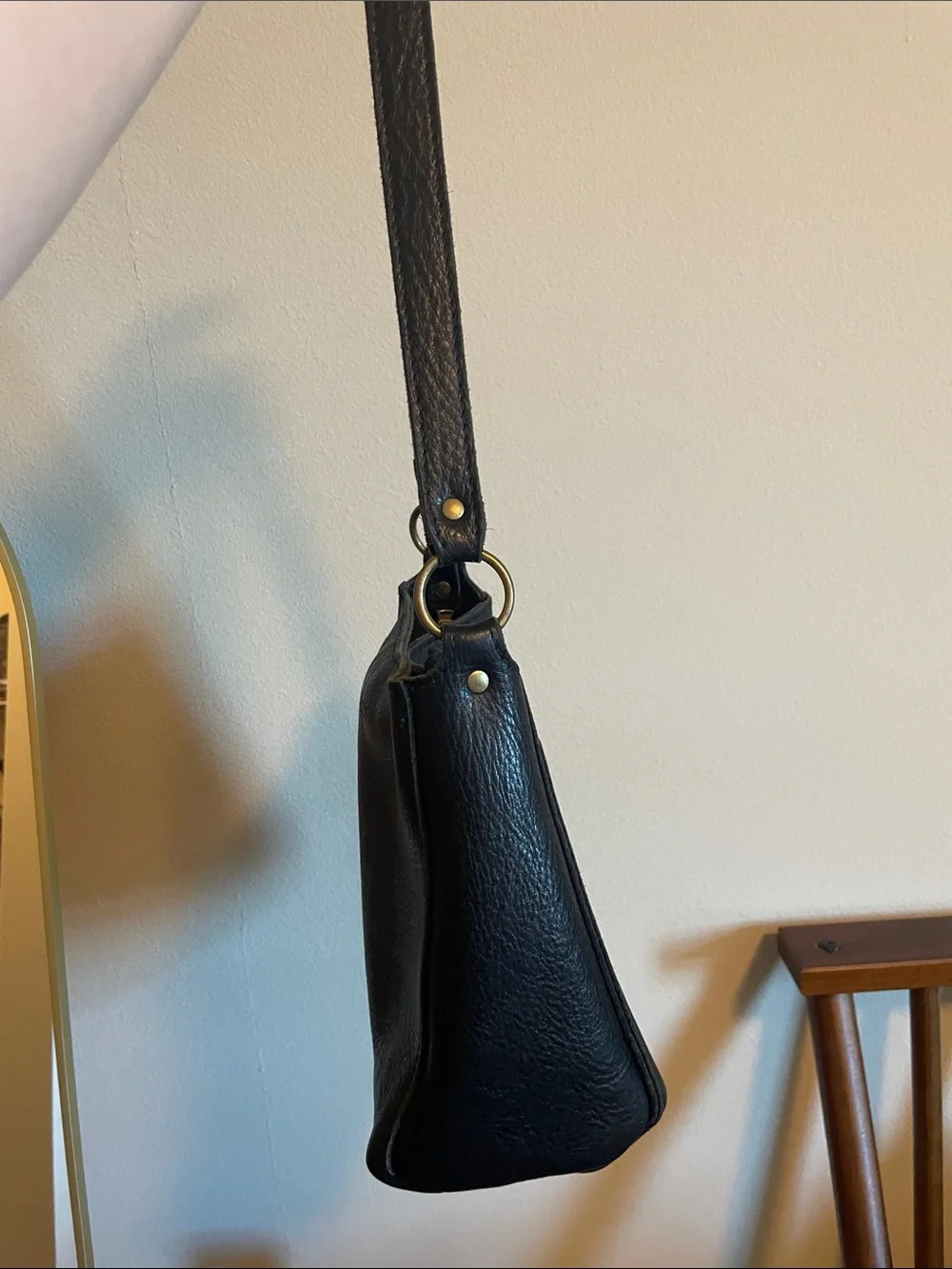 Portland Leather Black Pebbled Leather Triangle Shoulder Bag - Picture 3 of 7